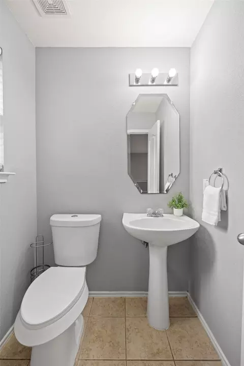 Bath - 601 Amy Way, Euless, TX 76039 photo 1 of 5