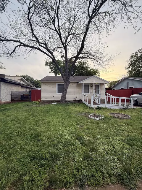 217 NW 14th St, Grand Prairie, TX 75050