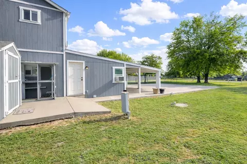 Exterior - 400 Comanche, Quitman, TX 75783 photo 6 of 10