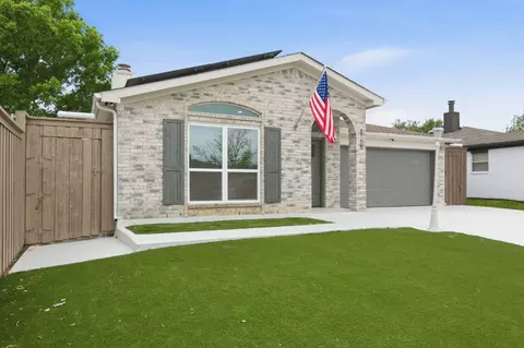 8105 Spruce Valley Dr, Fort Worth, TX 76137