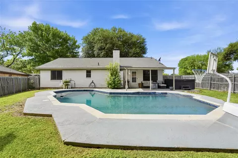 1701 Tobie Layne St, Benbrook, TX 76126