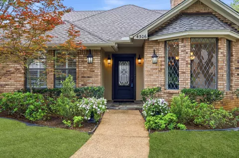 4306 Essex Ct, Arlington, TX 76016