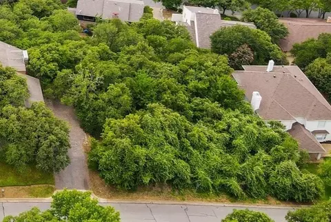 900 Crowley Rd, Arlington, TX 76012