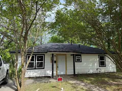 1114 Blackburn St, Commerce, TX 75428