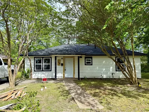 1114 Blackburn St, Commerce, TX 75428