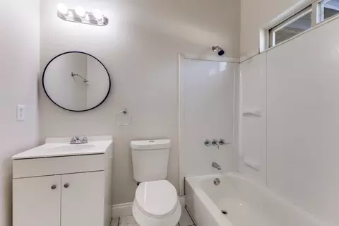 Bath - 711 S 3rd Ave E, Dawson, TX 76639 photo 1 of 2