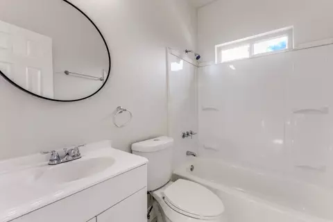 Bath - 711 S 3rd Ave E, Dawson, TX 76639 photo 2 of 2