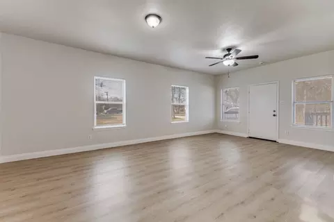 Living - 711 S 3rd Ave E, Dawson, TX 76639 photo 2 of 4
