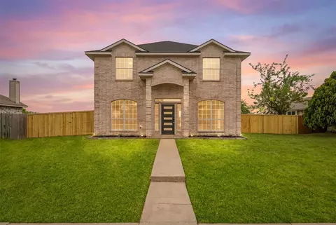 2712 Pioneer Ln, Lancaster, TX 75146