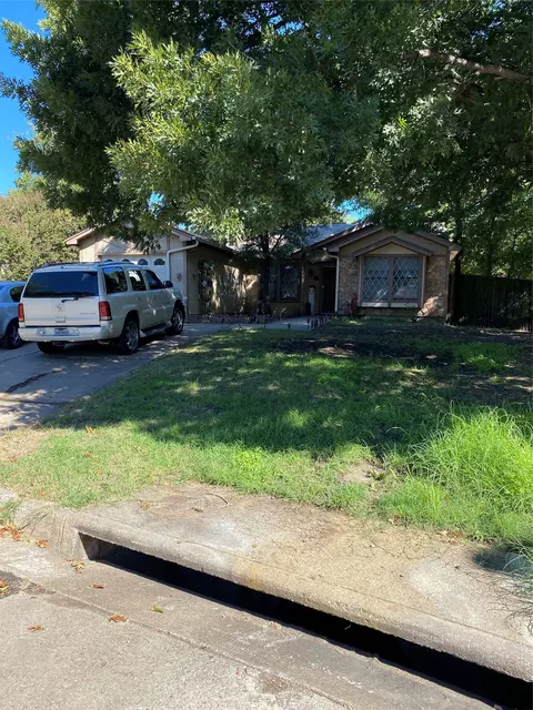 1433 Spring Willow Dr, Arlington, TX 76018