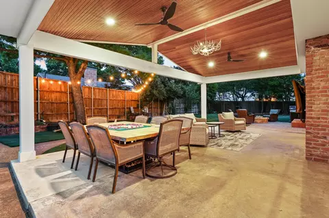 10106 Crestover Cir, Dallas, TX 75229