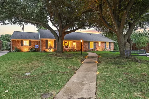 10106 Crestover Cir, Dallas, TX 75229