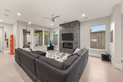 6811 Del Norte Ln, Dallas, TX 75225