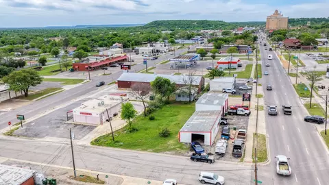 104 SE 12th Ave, Mineral Wells, TX 76067