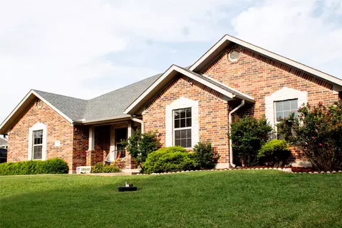 1028 N Elm St, Muenster, TX 76252