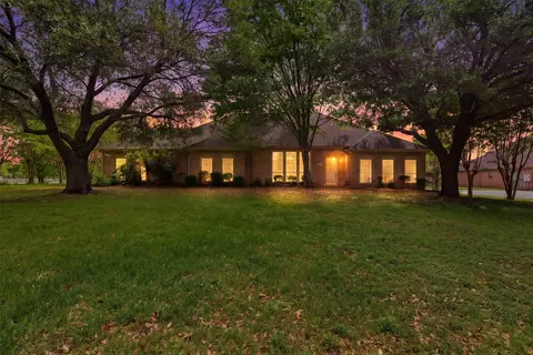 270 Brookbend Dr, Waxahachie, TX 75165