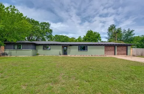 905 Hurstview Dr, Hurst, TX 76053