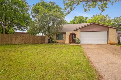1307 Shady Holw, Euless, TX 76039