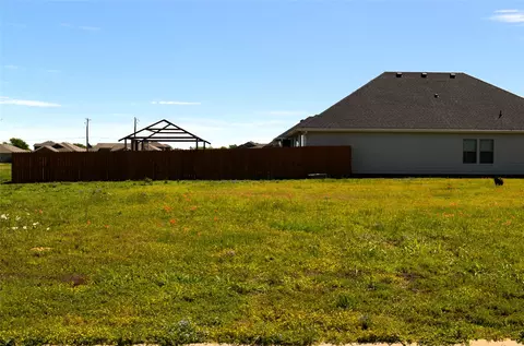325 Preston Rd, Mabank, TX 75147