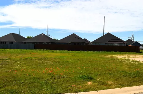 317 Preston Rd, Mabank, TX 75147
