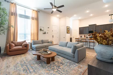532 E 2nd St, Irving, TX 75060