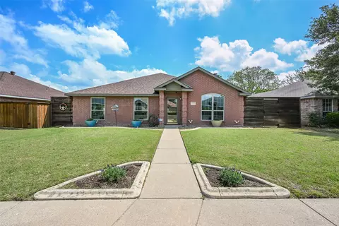 1224 Old Oak Dr, Cedar Hill, TX 75104