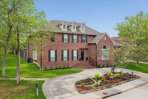 8904 Meadowknoll Dr, Dallas, TX 75243