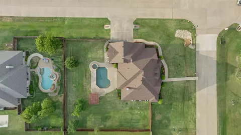 111 Red Oak Dr, Krugerville, TX 76227