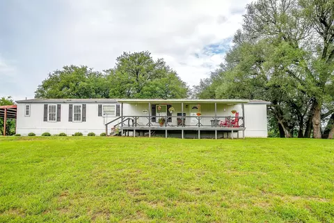 421 Red Bluff Cir, Millsap, TX 76066