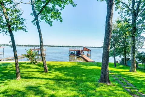 194 Shady Shores Dr, Mabank, TX 75156