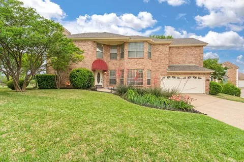 5956 River Bend Dr, Benbrook, TX 76132