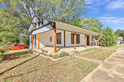 1115 S Rusk Ave, Denison, TX 75020