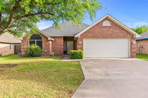 2021 Brooke Dr, Sanger, TX 76266