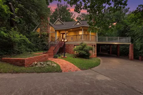 1945 Bluebird Ave, Fort Worth, TX 76111