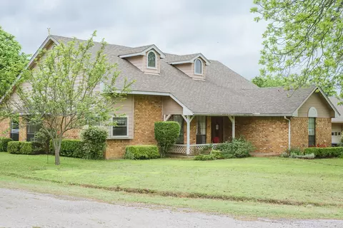 610 S Mill St, Wolfe City, TX 75496