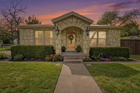 309 N Travis St, Granbury, TX 76048