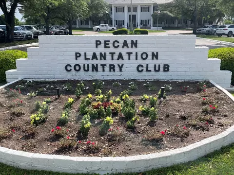 2412 Candlestick Dr, Granbury, TX 76049