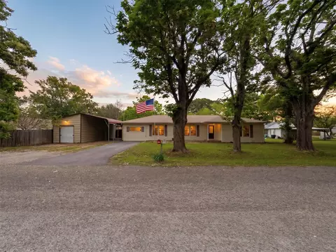 604 E Side Dr, Quitman, TX 75783