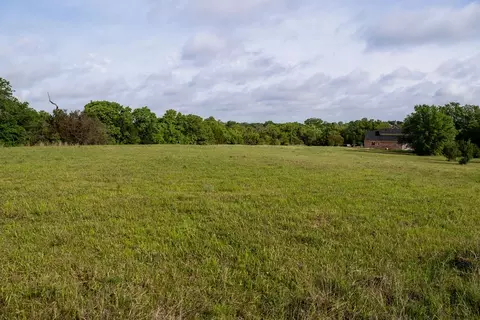 605 W Kerry Ct, Poolville, TX 76487
