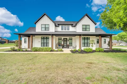 1141 Hayfield Dr, Midlothian, TX 76065