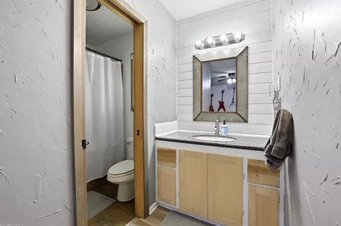 Bath - 120 Mark Dr, Denison, TX 75021 photo 2 of 3