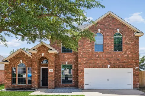 1420 Meadowlakes Dr, Azle, TX 76020