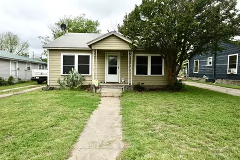 107 S Williams Dr, Comanche, TX 76442