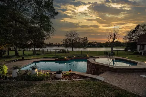 210 N Forest Ln, Double Oak, TX 75077