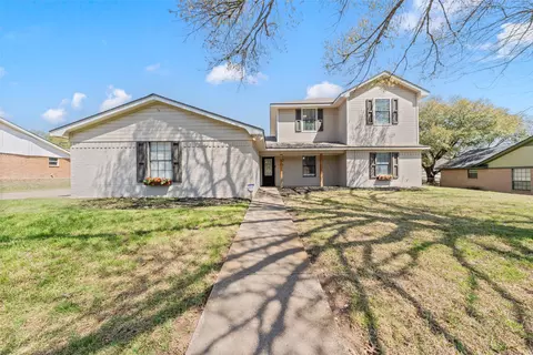 216 Hillside Dr, Hewitt, TX 76643