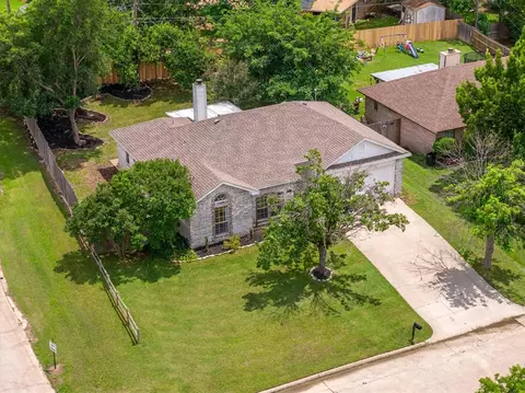 211 Arthur Dr, Kennedale, TX 76060