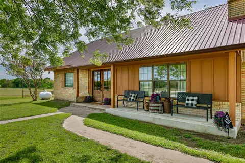 899 S Pecan St, Muenster, TX 76252