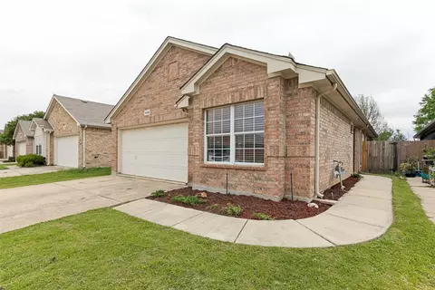 6432 Geneva Ln, Fort Worth, TX 76131