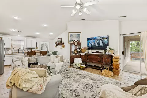 6432 Geneva Ln, Fort Worth, TX 76131