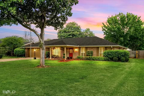 203 Kensington Ave, Bossier City, LA 71111